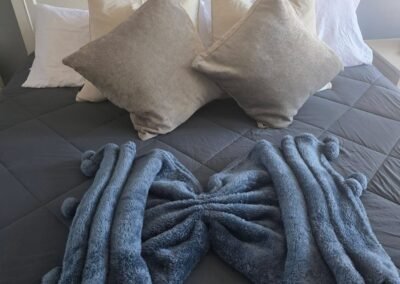 AirBnB cleaning bedding details service in Aurora, ON